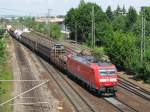 185 051 mit Gterzug am 10.6.2008 in Obertraubling.