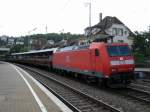 185 112-0 schiebt einen gemischten Gterzug durch Stuttgart Feuerbach. (18. August 2008)