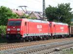 Eine Doppeltraktion BR 185.2 rollt am 22.08.2008 fr eine berholung auf das Nebengleis des Ebersbacher Bahnhofs.