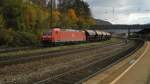 185 120 mit einem Zementklinkerzug in die Schweiz steht im Oktober 2007 in Geislingen/Steige in berholung.