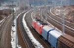 Nachschuss auf die BR 185-Doppeltraktion am 18.01.09 bei der Durchfahrt in Bitterfeld.