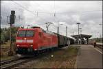 185 067 trgt einen groen  DB-Keks  an der Seite und durchfhrt am 04.10.2008 den Bahnhof Haltern am See mit einem gemischten Gterzug in Richtung Kste.