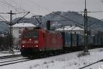 185 169-0 durchfhrt mit einen Ganzzug der Spedition  LKW Walter  den Bahnhof Pressig-Rothenkirchen. Die Aufnahme entstand am 15. Februar 2009.