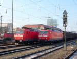 Ausfahrende 185 144-3 mit CS 47087 nach Weinfelden(CH) neben 185 088-2 in Singen am Hohentwiel.