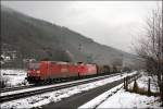 185 165 und 185 188 schleppen einen schweren Coilzug nach Kreuztal. (06.12.2008)