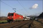 185 176 bringt den vollen CSQ 60047  AUDI-Express , Ingolstadt Nord - Emden, bei Hohenlimburg zur Kste.