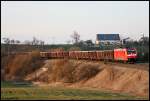 185 064-3 zog am Abend des 21.03.2009 den  Zementklinkerzug  von Harburg in Richtung Stuttgart. Hier konnte ich den Zug aufnehmen, kurz nachdem er den Bahnhof Goldshfe durchfahren hatte.