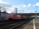 185 259-9 rollt am 1.04.09 mit einem Containerzug aus Hamburg-Waltershof durch Hamburg-Harburg Richtung Sden.