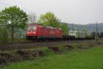 185 224-3 berfhrt die 486 502-8 der bls Cargo zum Empfnger in die Schweiz. Augenommen bei Friedlos am 16.04.2009.