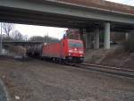 185 343-1 bei Fulda mit einen langen Kesselwagenzug Richtung Halle/Saale am 31.01.2009