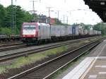 185 600-4 von Crossrail zieht einen langen Gterzug durch Kln-West. Aufgenommen am 16/05/2009.