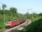 185 089-0 mit dem CS 49152 Bludenz(A) - Bremerhaven kurz nach dem verlassen des Bahnhofs Singen(Htw). 25.05.09