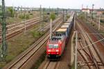 185 178 zieht am 26.04.09 den LKW-Walter druch Bitterfeld Richtung Leipzig. Die Route ber Halle(S), die sonst gefahren wird, konnte er wegen Baumanahmen nicht nehmen.