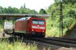 185 047-8 mit ihrern Gz aus Richtung Fulda kommend nach Norden am 11.07.2009  Hier wurde Ich vom Lokfhrer Fotografiert!!