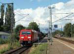 185 321-7 durchfhrt am 30.07.09 mit einem Mischer aus Skandinavien den Bahnhof von Elmshorn auf dem Weg nach Maschen bei Hamburg.
