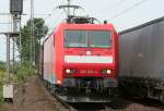 Die 185 153-4 zieht einen Gterzug von Kln Gremberg durch Kln Porz Wahn am 29.07.2009