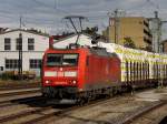 Die 185 046 mit einem Gterzug am 29.08.2009 bei der Einfahrt in den Wrzburger Hbf.