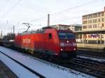 185 172-4 mit Ihrem Gterzug in Richtung Mnchen Ost Rangierbahnhof. Fotografiert am Heimeranplatz.