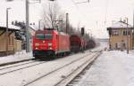 185 215-1 fhrt mit einem gemischten Gterzug durch den Bahnhof Lehndorf in Richtung Altenburg/ Leipzig. Fotografiert am 14.01.2010. 