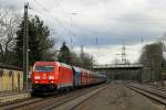 185 352-2 durchfhrt mit einem Schttgutzug Hochstadt-Markzeuln. (27.3.2010)