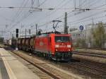 Die 185 163 am 18.04.2010 mit einem KLV-Zug bei der Durchfahrt am Heimeranplatz (Mnchen). 