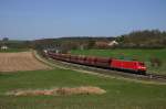 Ein Erzzug mit 2 unbekannt gebliebenen Loks der BR-185 (eine weitere hngt am Zugschluss) bei Edlhausen auf der KBS 880,am 24.04.2010.