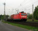 Weiter in Bestensee kam die 185 125-2 mit einem Containerzug Richtung Berlin durch Bestensee um 7:08 am 1.Mai.