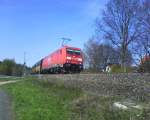 Die 185 292-0 der Railion fhrt am 30.4.10 mit einem Schotterzug in richtung Lichtenfels.