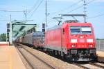 185 384 mit gemischtem Gterzug bei der berfahrt der Stadlauer Brcke am 4.6.2010.