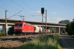 185 086-6 mit FZT 56182 Singen(Htw) - Kornwestheim Rbf nrdlich von Singen(Htw).