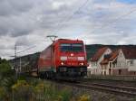 Die 185 292 am 29.08.2009 mit einem Gterzug unterwegs bei Thngersheim.