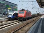 Links wartet VT 718 der Baureihe 643 als RB74 im Bielefelder Hauptbahnhof auf die Rckfahrt nach Paderborn.