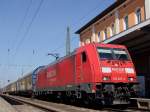 185 285-4 wurde nach 20mintiger Stehzeit in Passau-Hbf. vom Transwaggonzug genommen, und schleppte diesen dann Richtung Gterbhf. wieder zurck ;100710