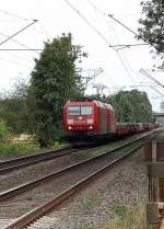 Am Samstag den 17.7.2010 fuhren 185 175-7 und 185 004-9 mit einem Schwerlastwagenzug von Neuss kommend in Richtung Krefeld. Hier sind sie kurz vor Tilmeshof.