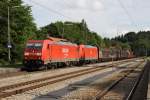 185 274 mit einem Gterzug am 30.07.2010 in Aling.