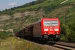 185 402-5 mit einem gemsichten Gterzug in Thngersheim am 31.07.2010