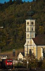 185er Doppel mit Erzzug nach Linz am 08.10.10 in Wernstein.