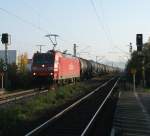 185 159 mit Kesselwagenzug am Abend des 13.10.10, Richtung Gemnden, durch Himmelstadt.