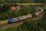 185 525-3 mit einem Containerzug in Schallstadt am 11.08.2010