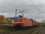 185 143-5 durchfhrt am 3. November 2010 mit einem gemischten Gterzug den Bahnhof Retzbach-Zellingen in Richtung Gemnden.