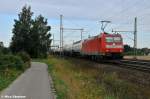 185 153-4 zhlt mit ihrer Beklebung zu den Sonderlingen unter DB-Loks,hier hat sie den Gterbahnhof von Seelze fast erreicht (06.08.10 Dedensen-Gmmer)