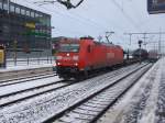 185 197-1 mit einem Gterzug durch Bielefeld. Aufgenommen am 14.12.2010.