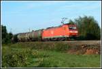 Mit Kesselwagen am Haken ist 185 110 am 14.08.2007 bei Ltzelsachsen auf dem Weg nach Sden.