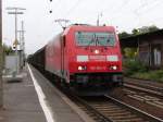 Eine BR 185 mit einen Habbis Gterzug am 09.10.08 in Maintal Ost 