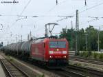 185 185-6 mit einem Kesselwagenzug bei der Durchfahrt in Mnchen-Heimeranplatz, 14.08.2010