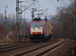 185 593-1 von Cossrail zieht einen langen Containerzug am 04.02.2011 von Aachen kommend auf der KBS 480 bei Rothe Erde in Richtung Kln.