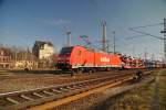 185 217-7 mit Autortanszug in Lehrte am 09.02.2011.