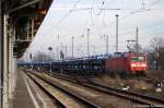 185 049-4 mit dem Opel Astra Autozug in Stendal. 25.02.2011