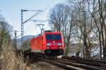 185 294-6 mit Flachwagen wechselt Gleis kurz vor Einfahrt in den Bf-Bonn-Oberkassel - 02.03.2011