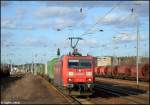 185 182 mit LKW-Walter am 24.03.2011 durch Neustrelitz